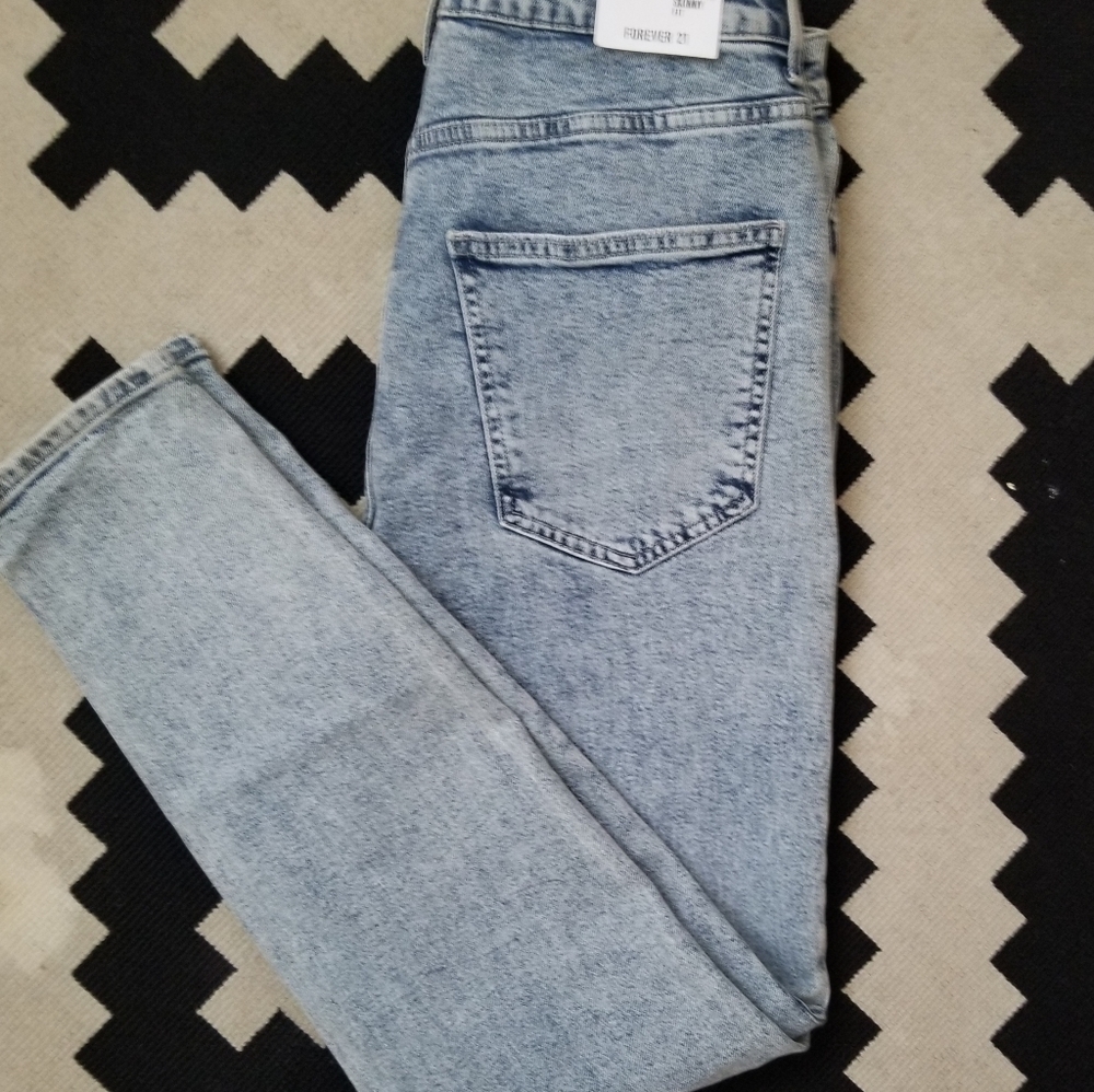 NWT Forever 21 Stone Wash Skinny Jeans